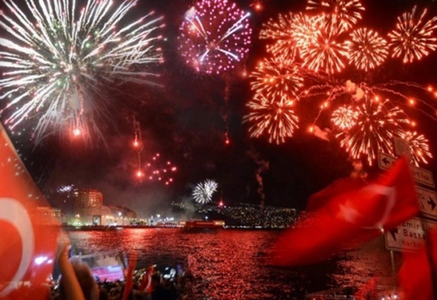 İSTANBUL'DA CUMHURİYET'İN 101.YILI KUTLAMA PROGRAMI AÇIKLANDI...                                                       29 Ekim Salı günü Toplu Ulaşım Ücretsiz Olacak