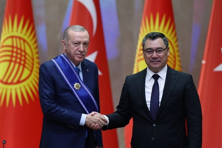 Cumhurbaşkanı Erdoğan'a Manas Nişanı!