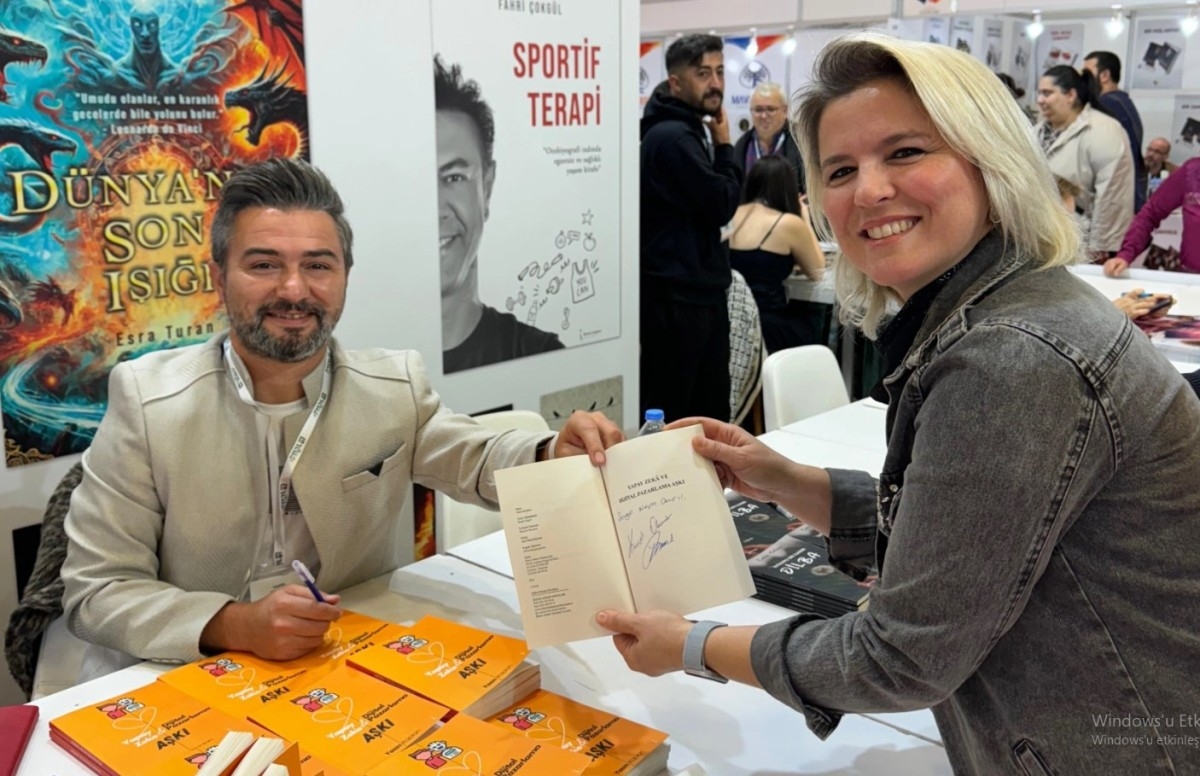 Pazarlama Sektörünün İlk Yapay Zekâ Kitabı TÜYAP Kitap Fuarı'nda Tanıtıldı