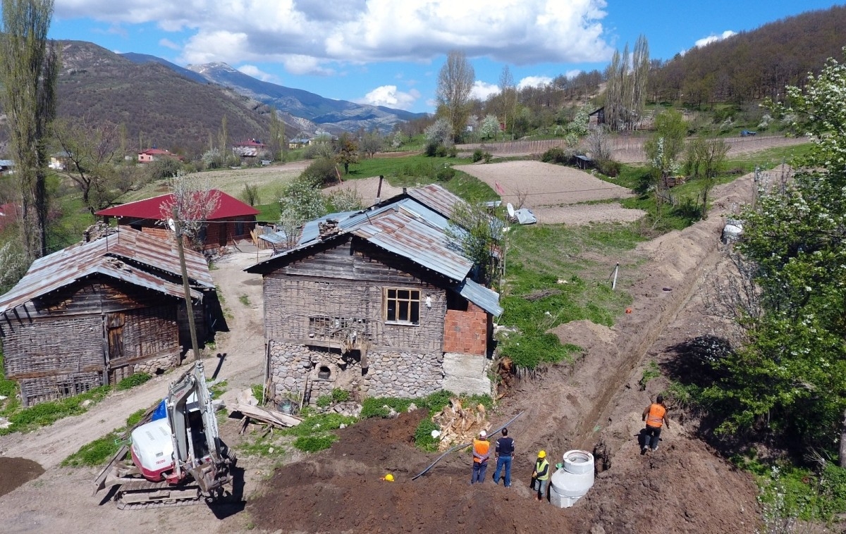 Büyükşehir Belediyesi, İlçelerdeki Alt Yapı Çalışmalarına Devam Ediyor