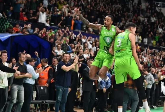 TOFAŞ, Anadolu Efes 77-70 yendi