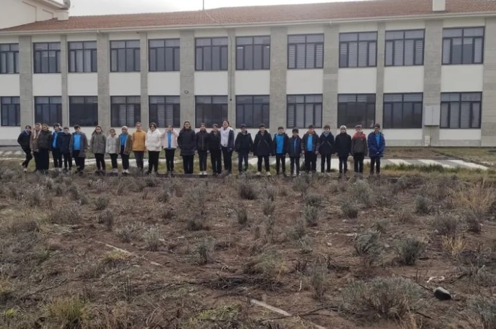 Çankırı'da Öğrenciler Okul Bahçesinde Lavanta Yetiştiriyor