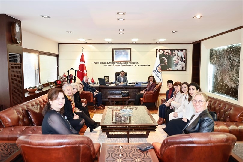 Büyükşehir Kadın Meclisi, Başkan Çavuşoğlu’nu Ziyaret Etti