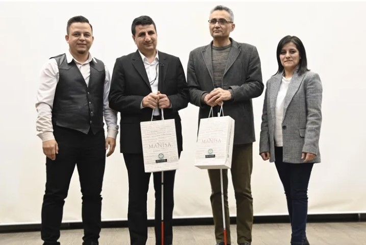 Manisa'da Engelleri Kaldıran Betimlemeli Belgesel Gösterimi