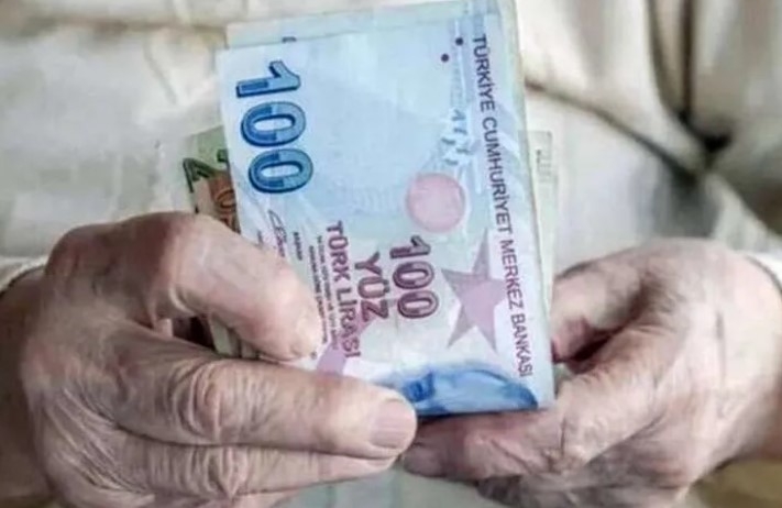 Toplam 6,8 milyar lira tutarındaki yaşlı ve engelli aylıkları hesaplara yatırmaya başlandı
