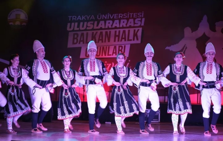 Uluslararası Balkan Halk Oyunları Festivali'nde Büyüleyici Gala Gecesi