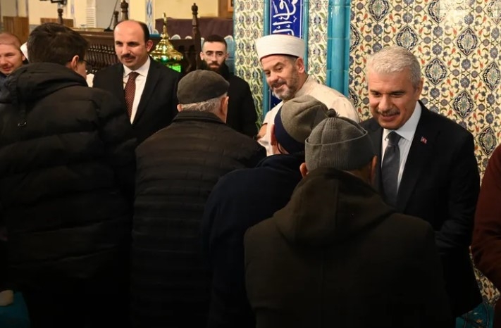 Konya'da Vali Akın ve Başkan Altay, Kandil Bereketini Paylaştı