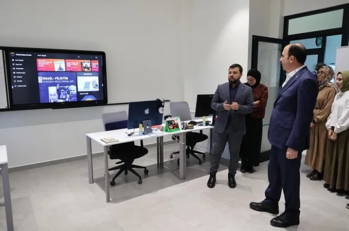 Konya'da Başkan Altay, Üniversiteli Gençlerle Buluştu
