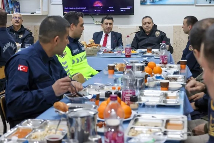 Bilecik Valisi Aygöl, Jandarma Personeliyle Ramazan İftarında Bir Araya Geldi