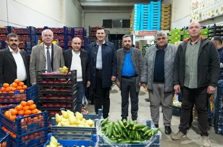 Manisa'da Başkan Zeyrek, hal esnafının sorunlarını dinledi