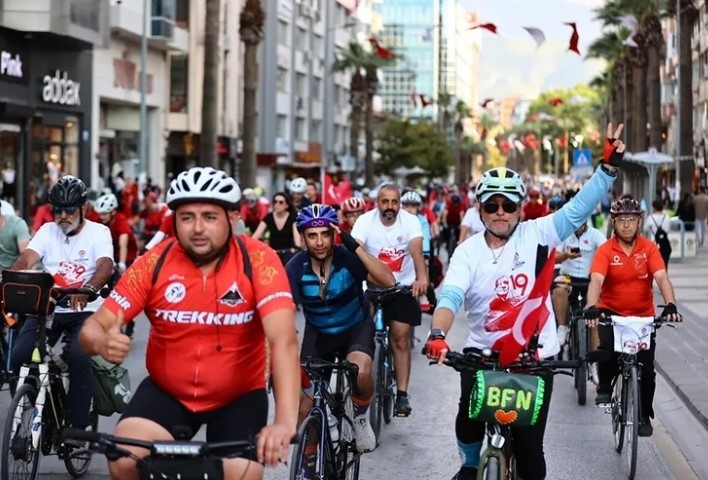 Denizli’de Coşkulu “Umuda Pedal Çevir” Bisiklet Şenliği