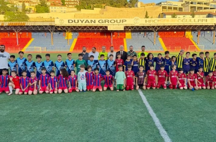 Mardinli Minikler Şenlikte Kıyasıya Yarıştı