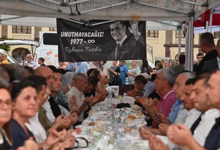 MANİSA'da Rahmetli Başkan FERDİ ZEYREK, Vefatının 52. Gününde Dualarla Anıldı