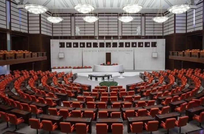 200’den fazla Eski Siyasetçiden, 