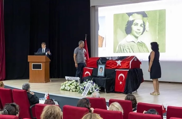 Cemil Tugay’dan  hocası Prof. Dr. Emel Tümbay’a İçten Veda