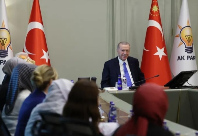 Erdoğan, kadın belediye başkanlarını AKP Genel Merkezi’nde kabul etti