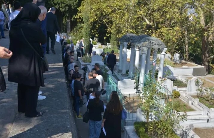 Zeki Müren, Bursa’da mezarı başında anıldı