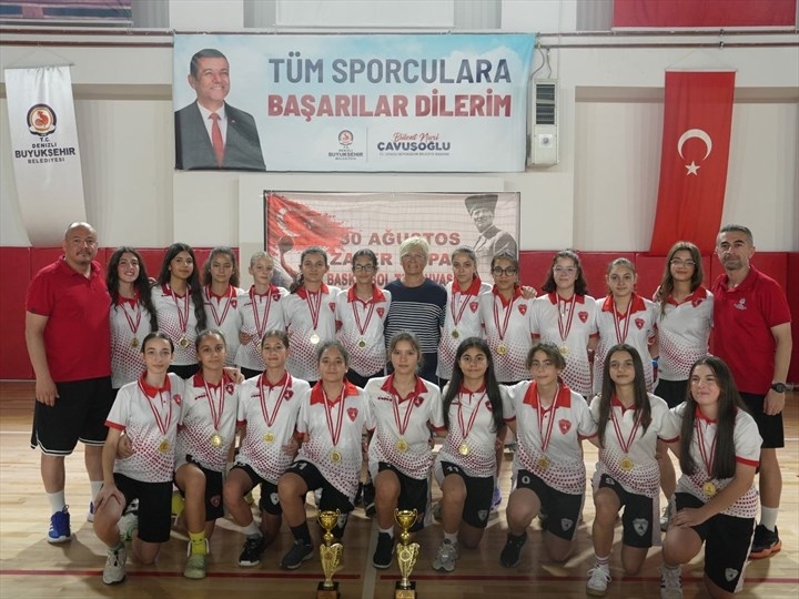 Denizli’de Zafer Kupası Heyecanı: 300 Genç Sporcu Parkede Buluştu