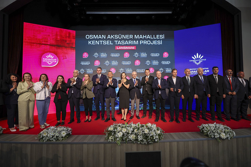 Karabağlar'da konuşan CHP Lideri Özgür ÖZEL: “İZMİR’DE 30’A YAKIN PROJENİN AÇILIŞINI YAPTIK”