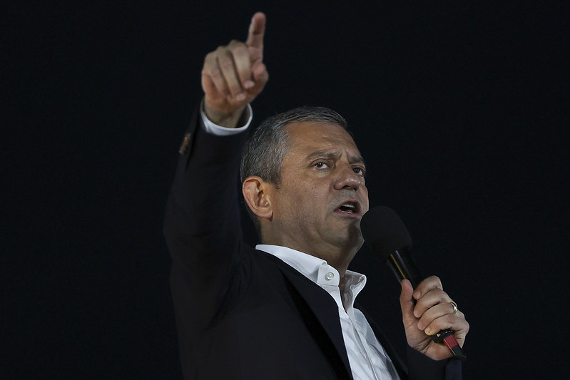  Özgür Özel: ' Ben size onur, haysiyet, cesaret ve mücadele vadediyorum!'
