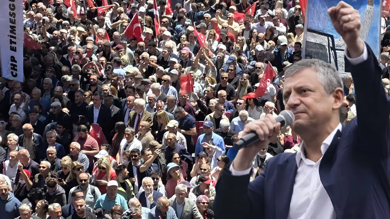 Ankara'da Tarihi BAYRAMLAŞMA... YSK mazbatalı CHP Lideri Özgür ÖZEL, YURTTAŞLARLA ANITKABİR'E YÜRÜYOR