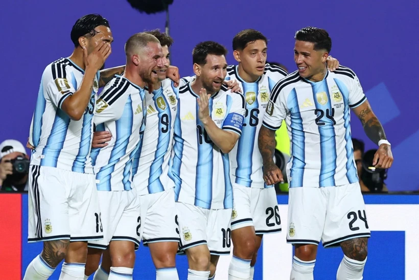 Messi, Dünya Kupası’na üçleme ile başladı: Arjantin-Cezayir: 3-0 /// Avusturya-Ürdün: 3-1  