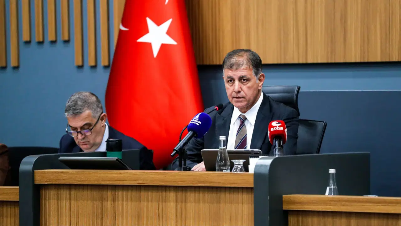 İzmir BB Başkanı Cemil Tugay, 'BİR GÜN GERİ DÖNEBİLME UMUDUYLA...' CHP’den istifa etti