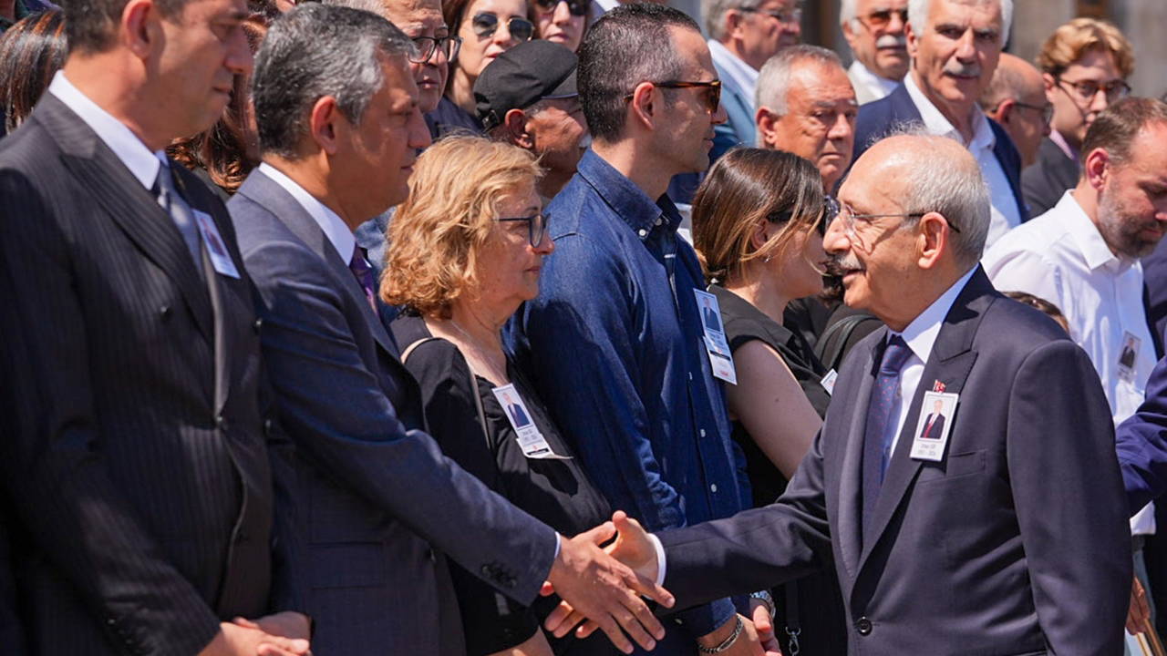 CHP Lideri Özel ile Kılıçdaroğlu, CHP eski vekili Orhan Sür'ün Meclis'teki cenaze törenine katıldı!