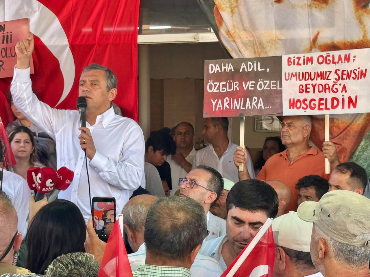 İZMİR, Özgür ÖZEL coşkusu yaşıyor…  