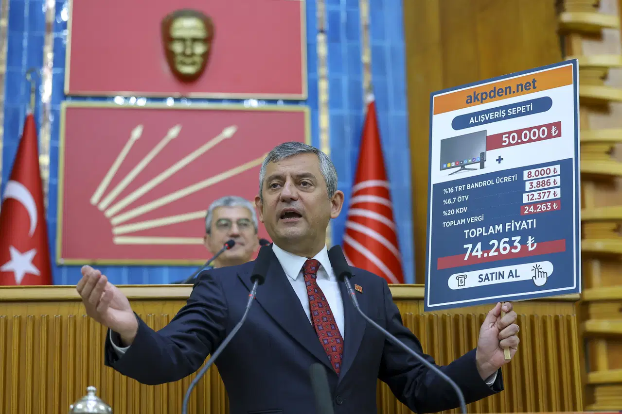 CHP'nın grup toplantısında Konuşan Özgür ÖZEL: 'Ankara'da utanç verici şeyler oluyor'