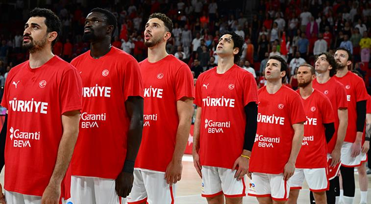 12 Dev Adam İsviçre'yi de yendi ve 6'da 6 yaptı