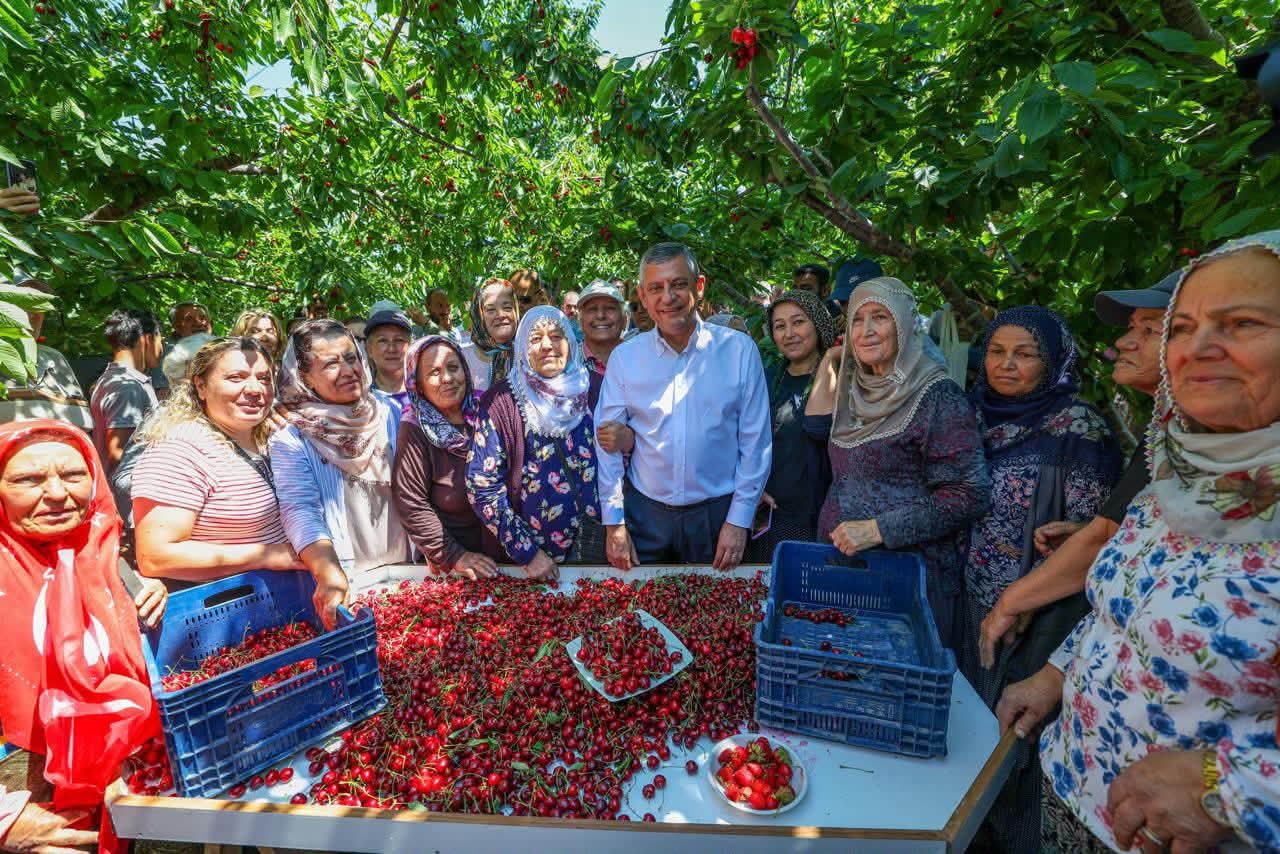 NİĞDE Ulukışla'da halkla 'KAVİLLEŞEN' Özgür ÖZEL: 