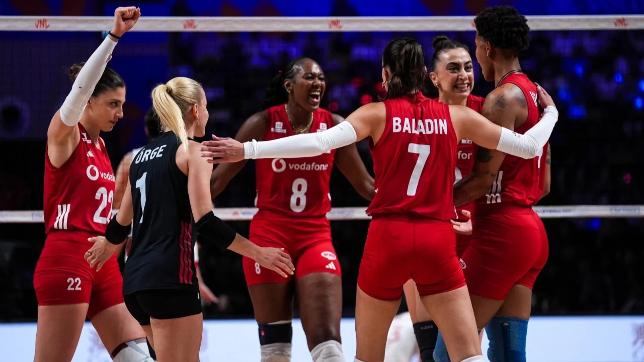 Filenin Sultanları finalde: Çin 0-3 Türkiye!  