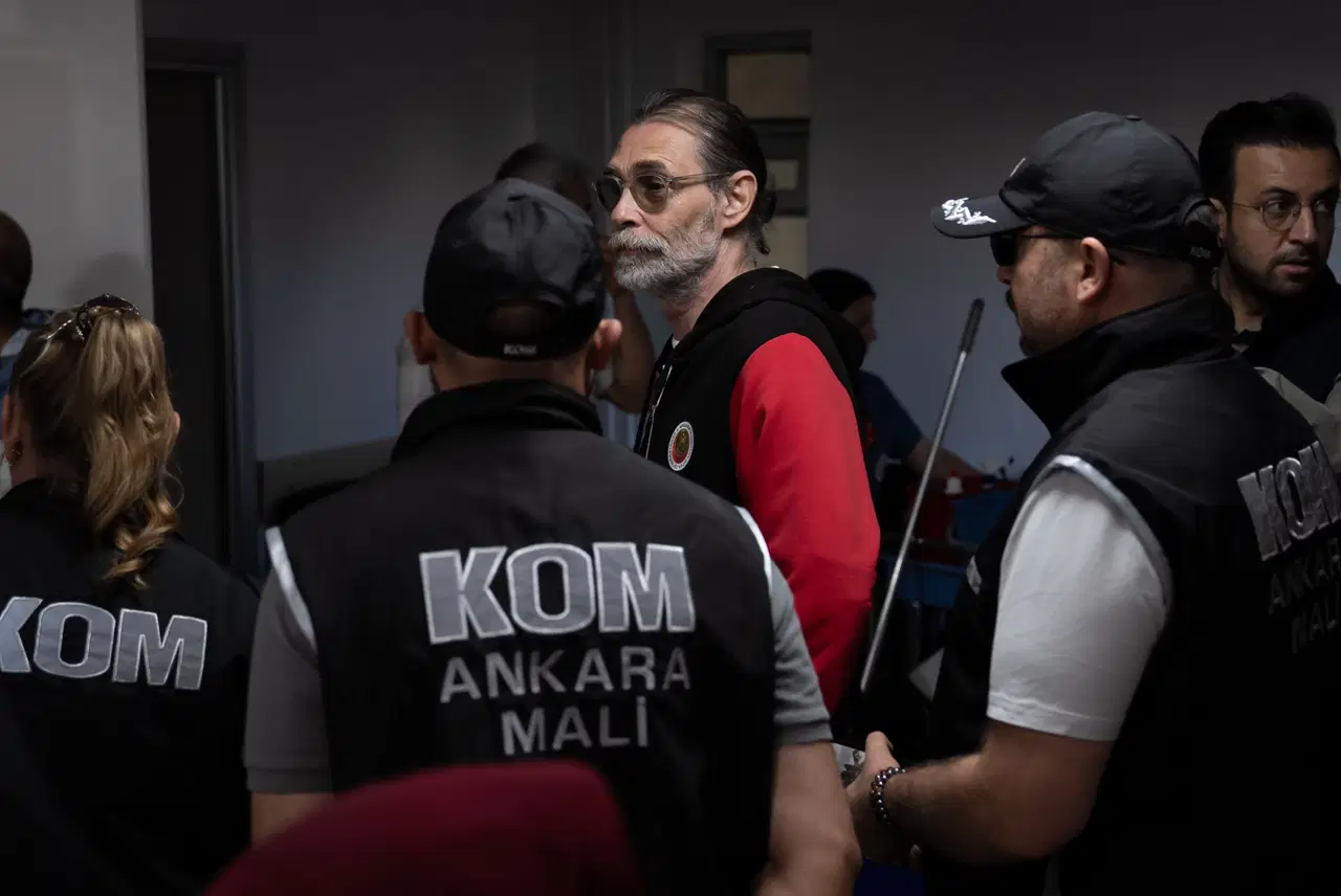 Etimesgut Belediyesi'ne operasyon: Başkan Erdal Beşikçioğlu da gözaltına alındı!