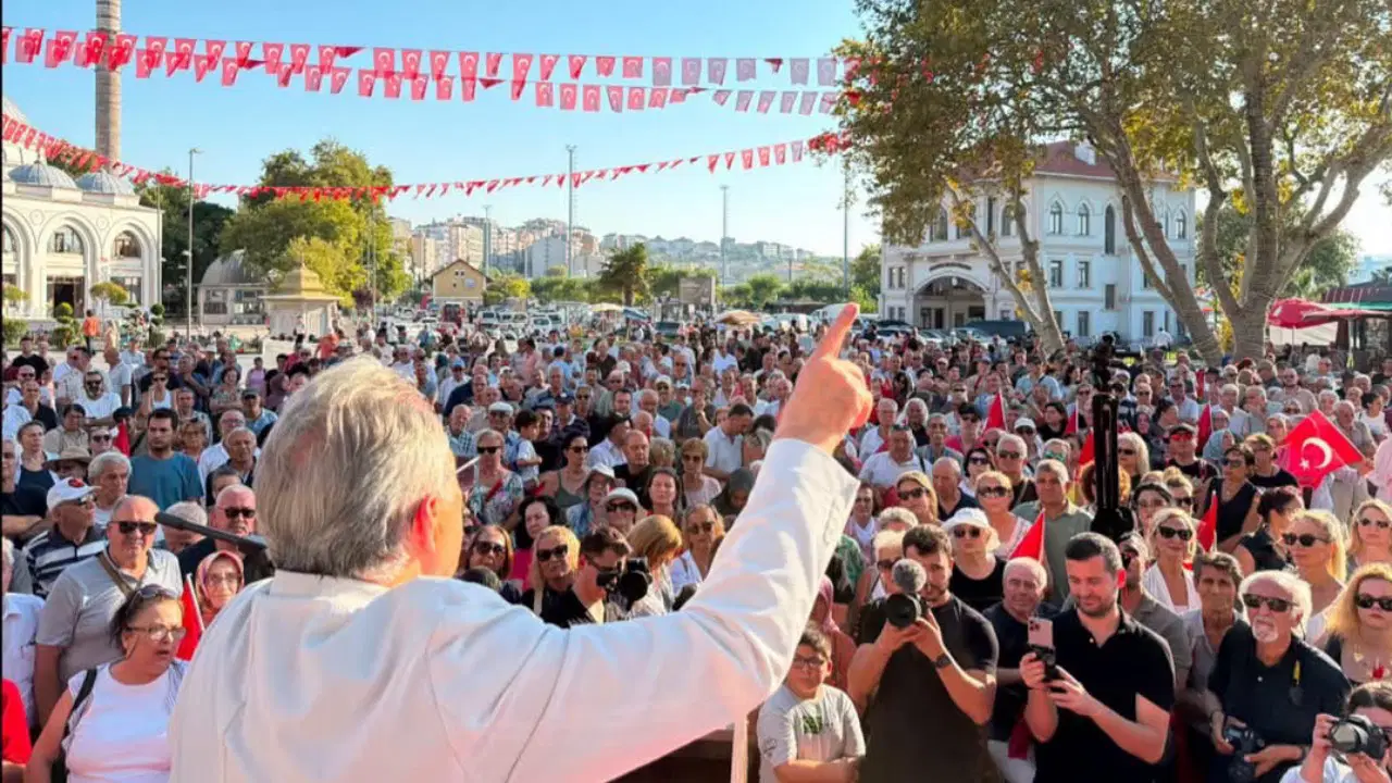 Bandırma Belediye Başkanı Dursun Mirza ve 16 meclis üyesi CHP'den YENİ Parti'ye geçti!
