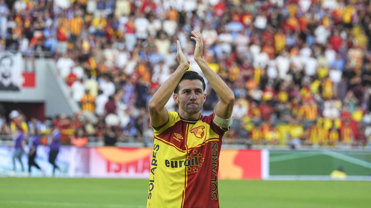 İzmir'de İsmail Köybaşı için jübile maçı yapıldı: GÖZTEPE, TRABZONSPOR’u 2-1 yendi