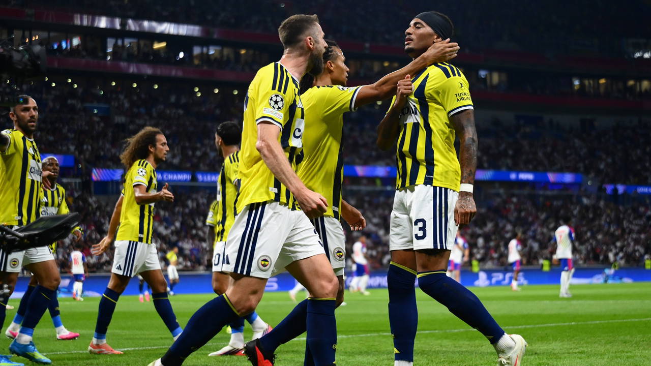  Olimpik Lyon'u deplasmanda 2-1 yenen Fenerbahçe, UEFA Şampiyonlar Ligi'nde!