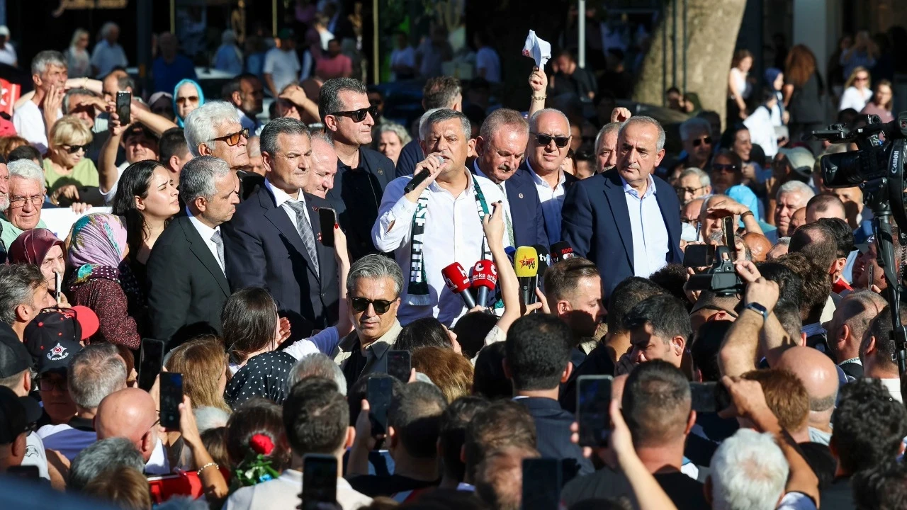 Kocaeli'nde Özgür Özel'e yoğun ilgi... 