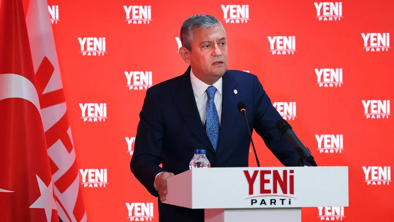 Özgür ÖZEL, yurttaşları YENİ Parti'ye çağırdı: 'BU HİKAYEYİ KİMSE DIŞARIDAN SEYRETMESİN'