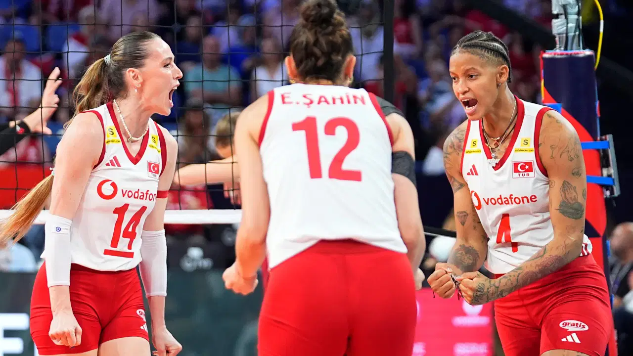 Şampiyonluk son sete kaldı, eşitliği yine sağladık: Türkiye 2-2 İtalya 