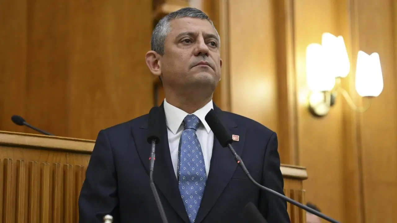Kendini Gösterme Girişimi: 'Yeni' ile 'Yenilik' aynı mı? YENİ Parti, 'değişiklik' için AYM'yi beklenecek!