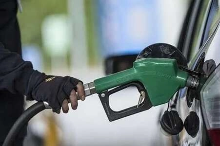 ÇOK BEKLİYORDUK… Akaryakıtta tarihi eşik: Motorin 100 lirayı aştı!