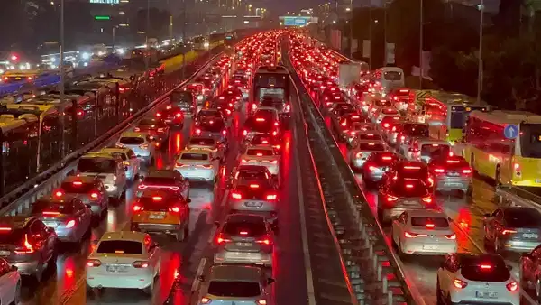 Trafikteki toplam taşıt sayısı 34,9 milyon...   EN ÇOK HANGİ MARKA ARAÇ YEĞLENDİ?