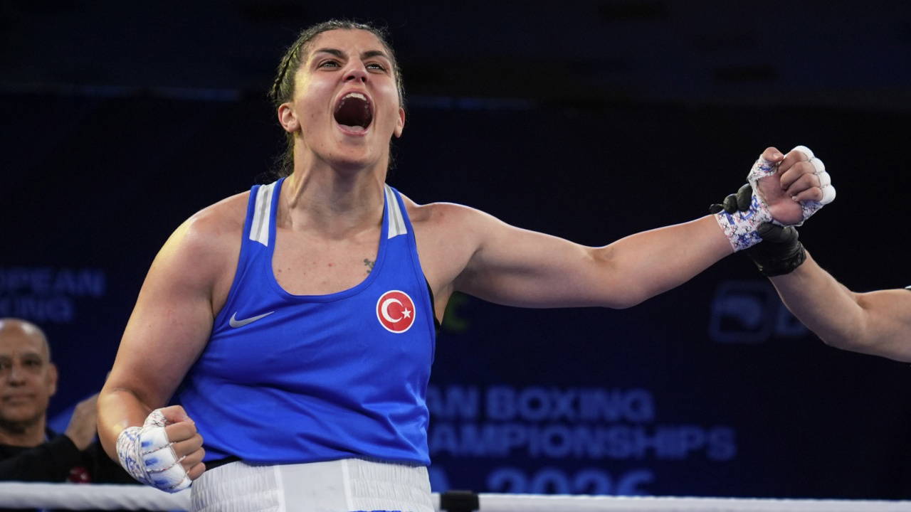Busenaz Sürmeneli, Avrupa Boks Şampiyonası'nda üst üste ikinci kez finalde!