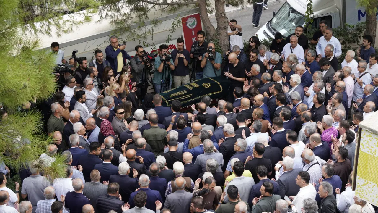 Burhan Özfatura son yolculuğuna uğurlandı 