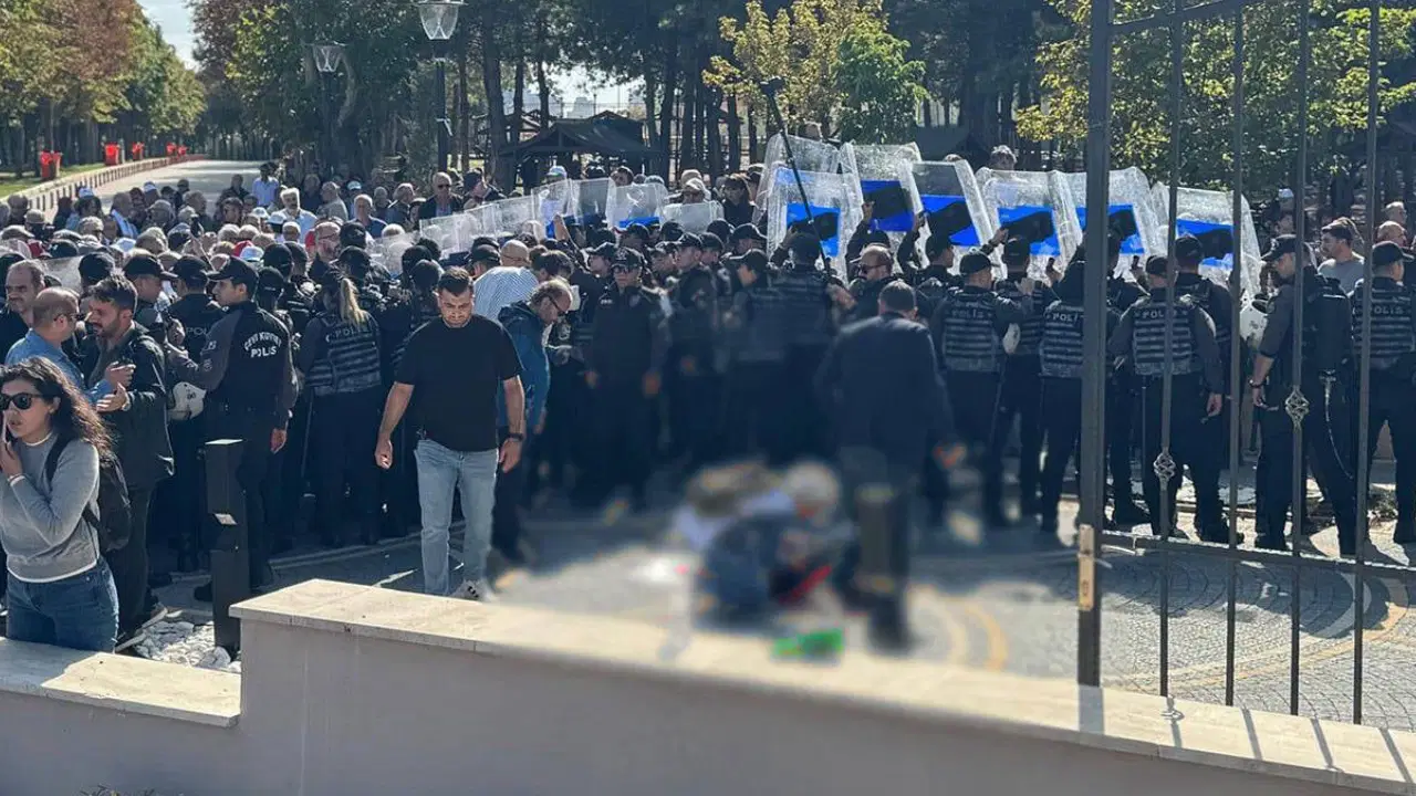 AYM önündeki eylemde kendini vuran emekli polis memuru kurtarılamadı!