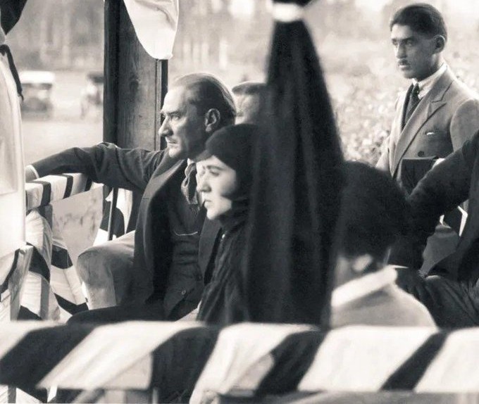 ATATÜRK'ün 101 yıl önce izlediği Fenerbahçe-Bursa/Ankara Karması maçı anısına paylaşım!