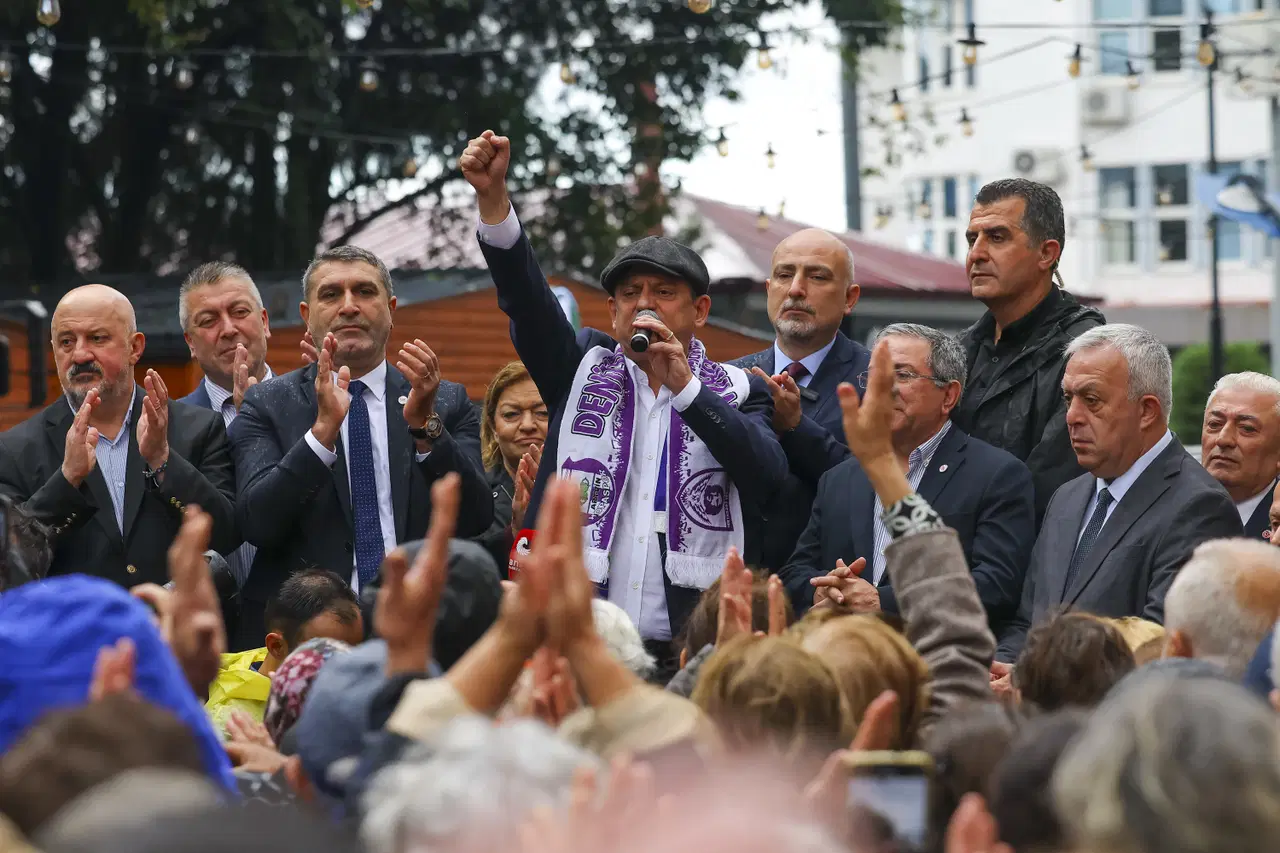 Özgür Özel'den, Erdoğan'a 'fon vurgunu': 'Sen bizde 2 kuruş bulamadın, biz senin Bakanında 2 milyar lirayı ispatladık!'