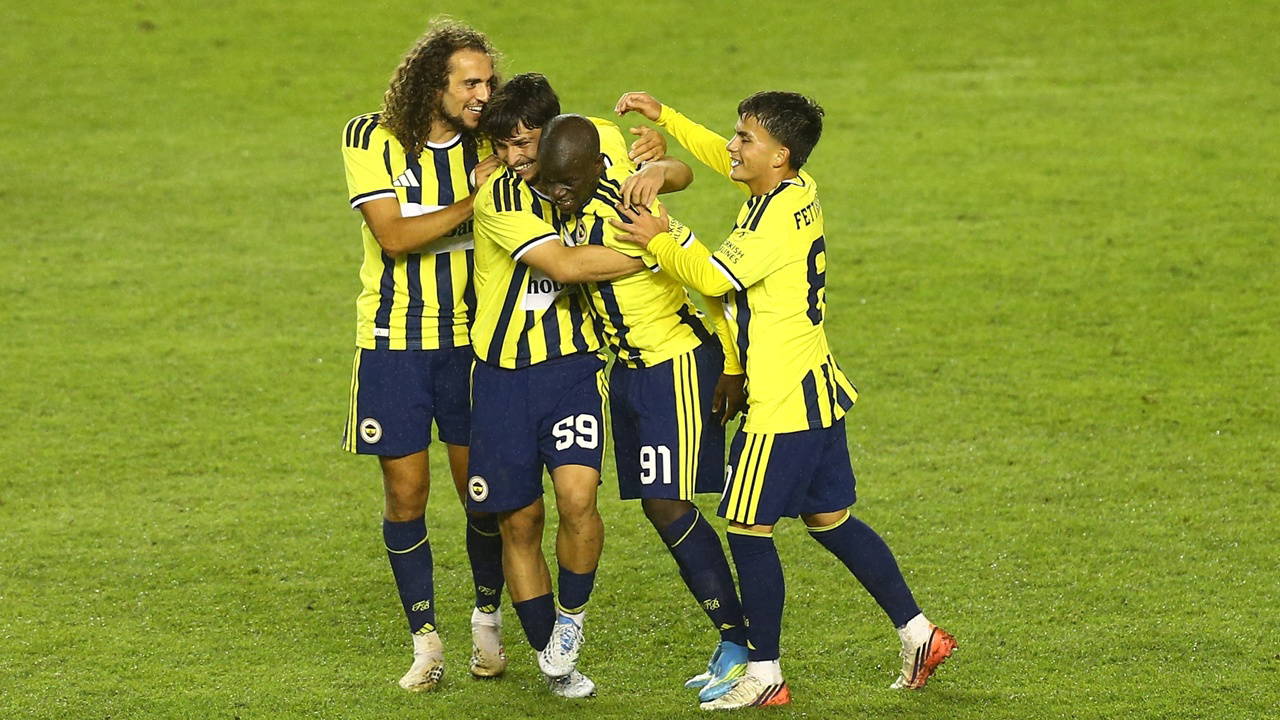 Fenerbahçe, Turan Tovuz'u 2-0 yendi!