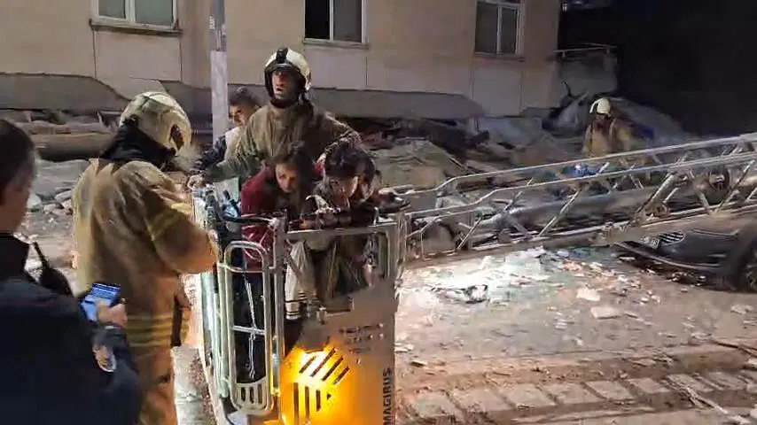 Maltepe’de çöken binada can yitimi 5'e yükseldi!